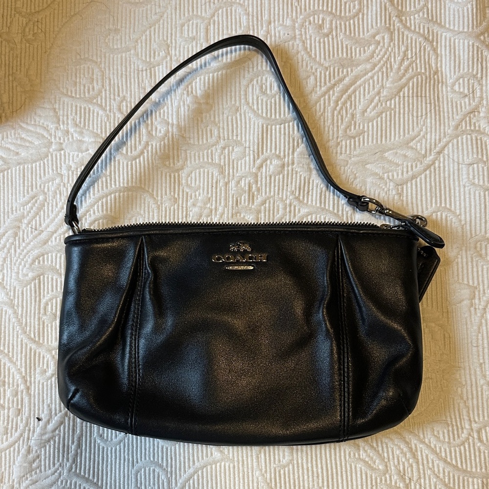Coach Elegant Black Leather Shoulder Bag
